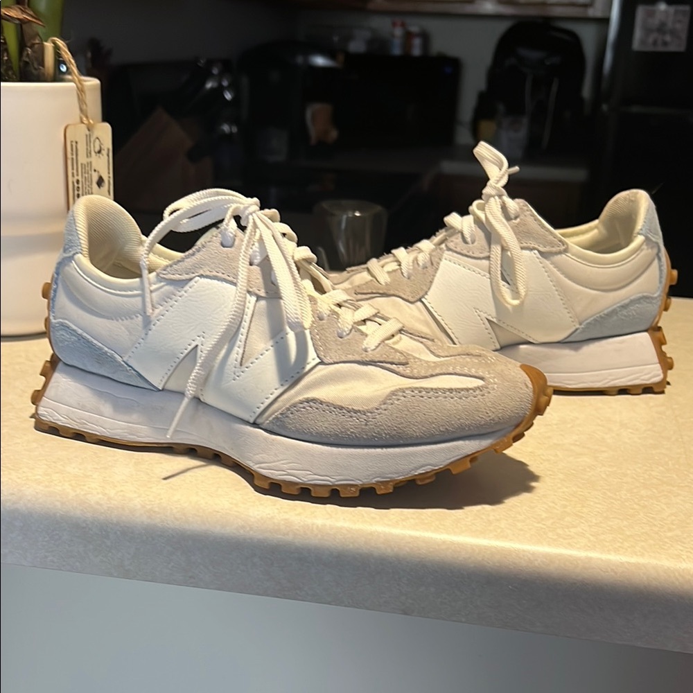 New Balance 327